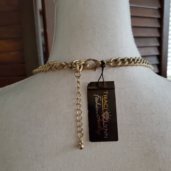 NWT Traci Lynn Empress Necklace & Bracelet Set Faux Pearl Gold Tone Rhinestone - Picture 3 of 4